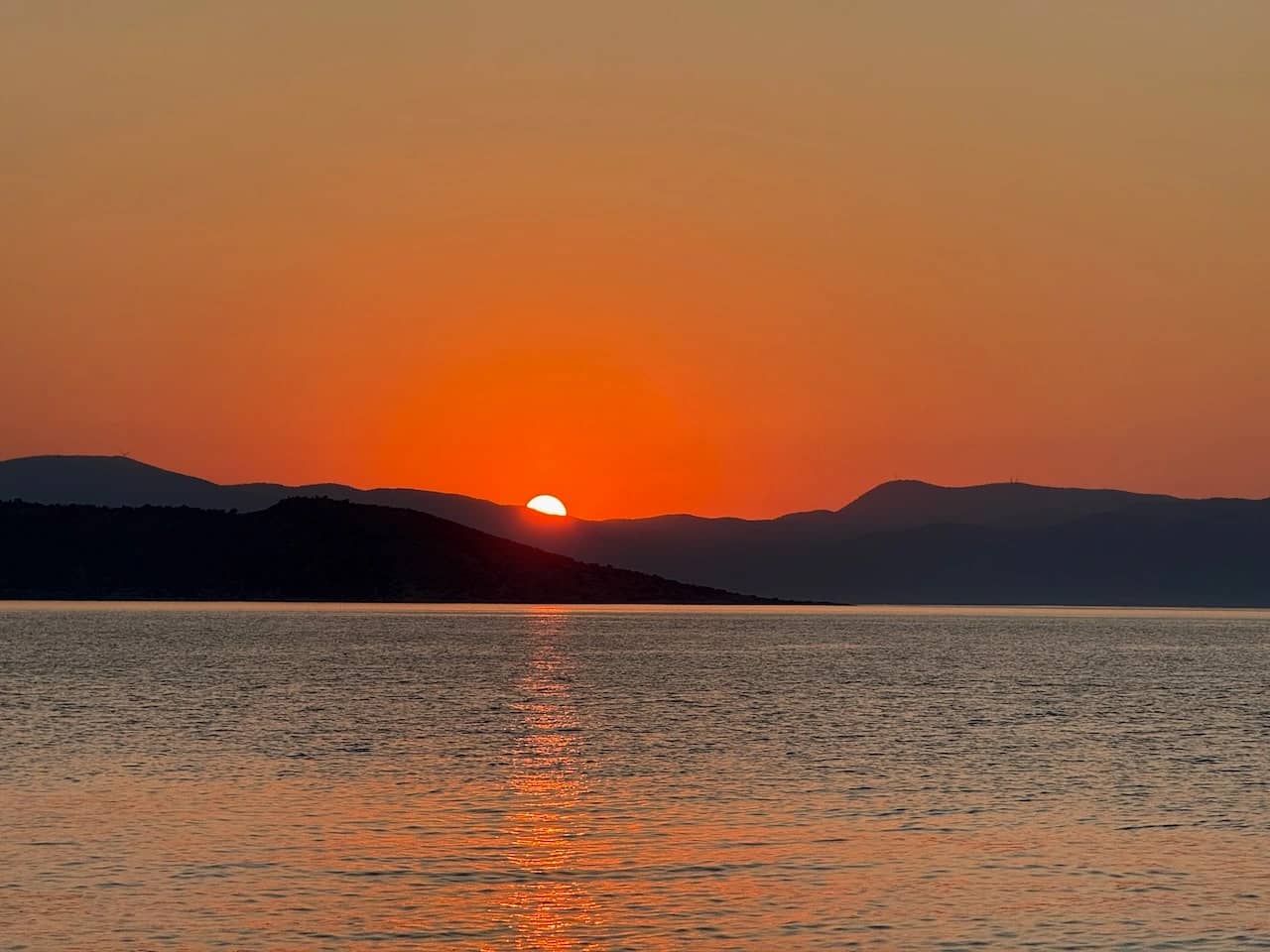 Saronic Gulf in July – Sweating, Sailing and Sundowners
